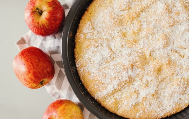 Готовим пирог с ревенем и яблоками: простой рецепт ароматной выпечки