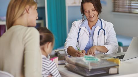 Негайно ведіть дитину до лікаря, якщо хоча б один із цих симптомів виник після травми голови