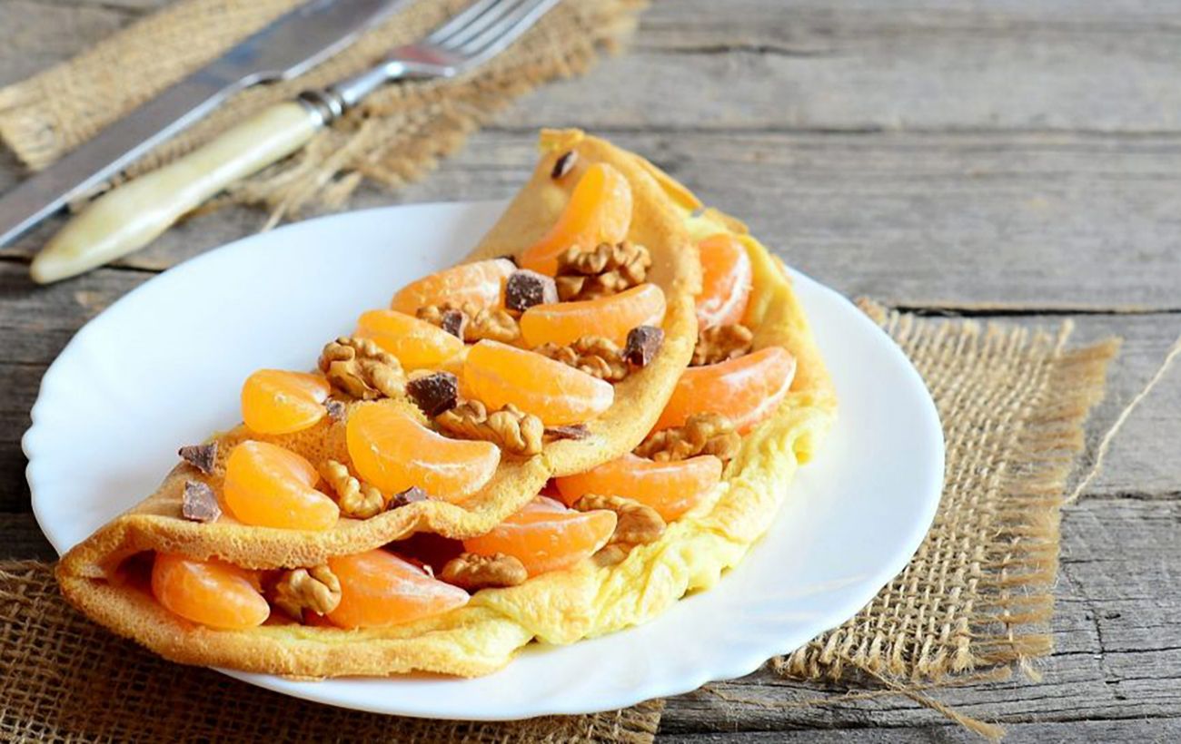 Сладкий омлет с яблоками