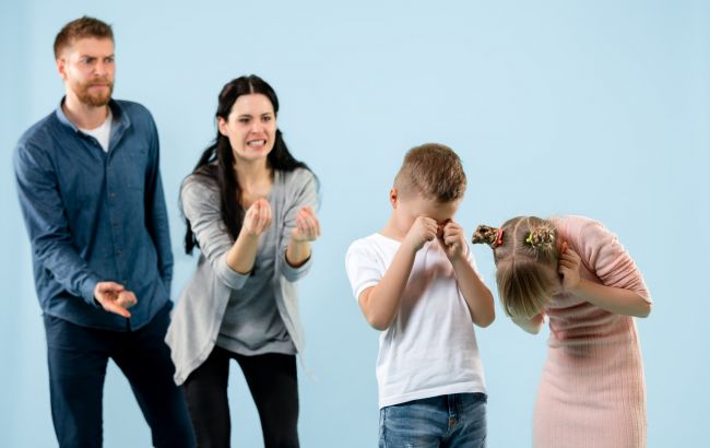 7 ознак токсичних батьків, які псують життя дітям, навіть не усвідомлюючи цього
