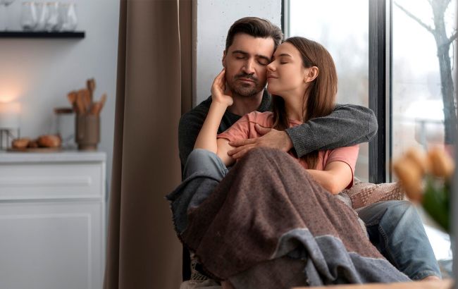 Как заставить мужчину влюбиться в вас еще сильнее: 5 секретных приемчиков