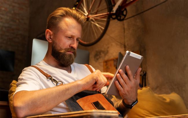 Брюки чи штани? Як українською сказати правильно та яке слово вживати не варто