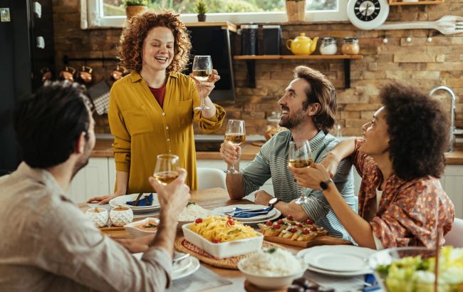 "За кохання, за здоров’я". Чому мистецтво тосту померло і як повернути зміст у застілля