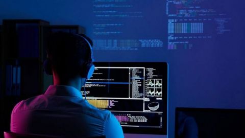 Україна стала "легкою мішенню" для російських хакерів: Bloomberg назвало причину