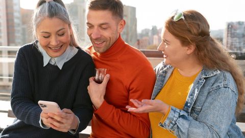 З якого віку потрібно звертатися на "ви" до незнайомих людей і для чого це потрібно