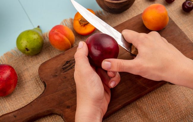 Чому не можна їсти з ножа: забобони і пояснення для чоловіків і жінок