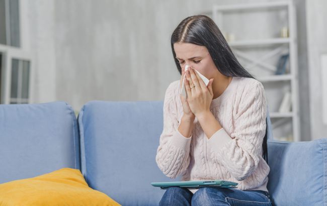 Украинцы массово жалуются на аллергию: симптомы, как у коронавируса