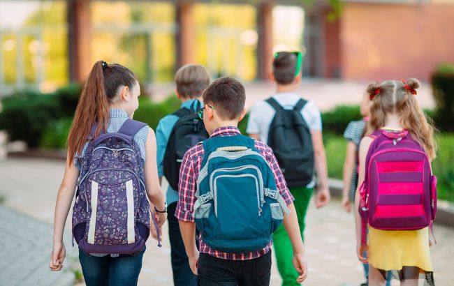 "Як в СРСР": у мережі виник скандал через форму для українських школярів (фото)