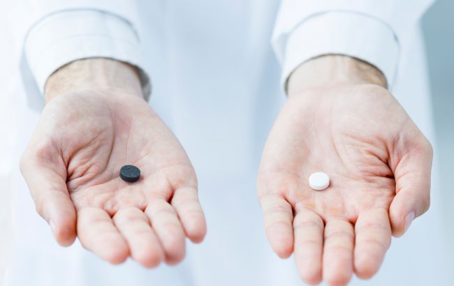 Не спасает от похмелья: три мифа об активированном угле, которые стоит забыть