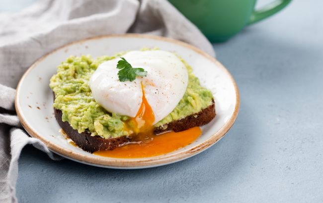 Как приготовить яйцо пашот в микроволновке: простейший рецепт