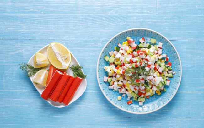 Як нарізати крабові палички в салат: цікаві способи від фахівців