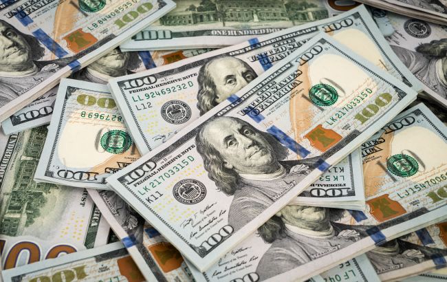 НБУ опустил официальный курс доллара до годового минимума