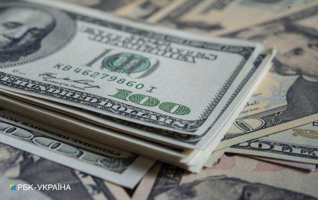 Паника давит на курс: эксперты о том, почему быстро растет доллар