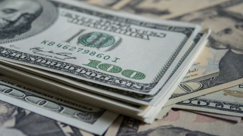 Курс доллара снижается второй день подряд