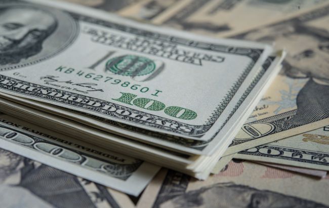 Курс доллара продолжил рост на межбанке