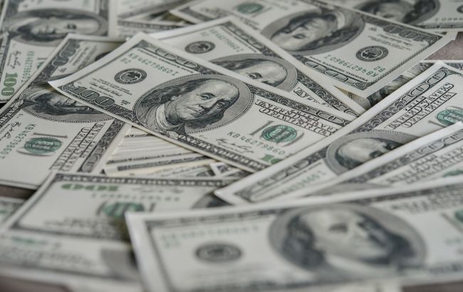 Курс доллара продолжил падение на межбанке