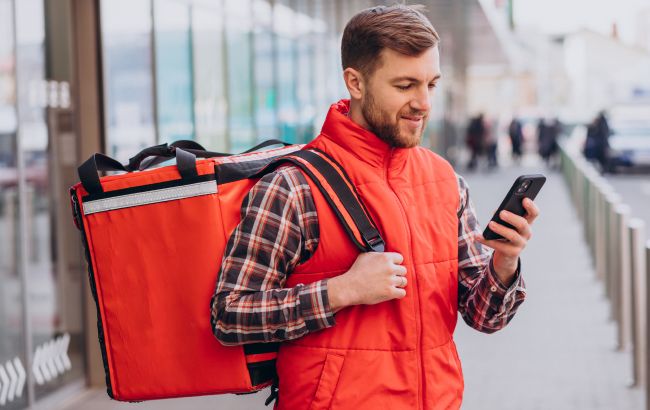 Украинцам рассказали, как проверить качество доставки еды и что делать, если заказ испорчен