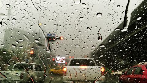 В Украину несутся грозовые дожди: где больше всего зальет