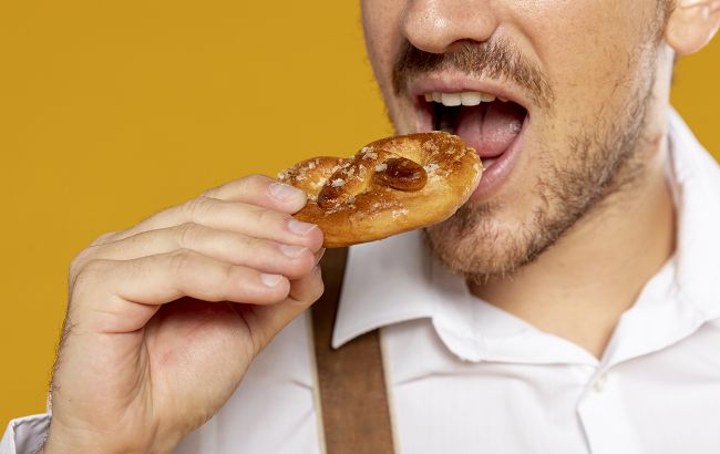 Названы самые вредные продукты для мужчин: вырабатываются женские гормоны