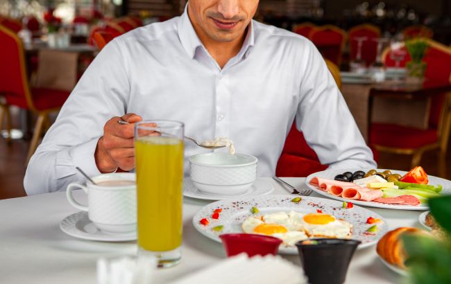 Диетологи назвали 5 ошибок во время завтрака, из-за которых быстрее стареет организм