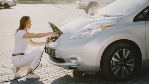 Україну захоплять електрокари: лайфхак по зарядці машини в багатоповерхівці