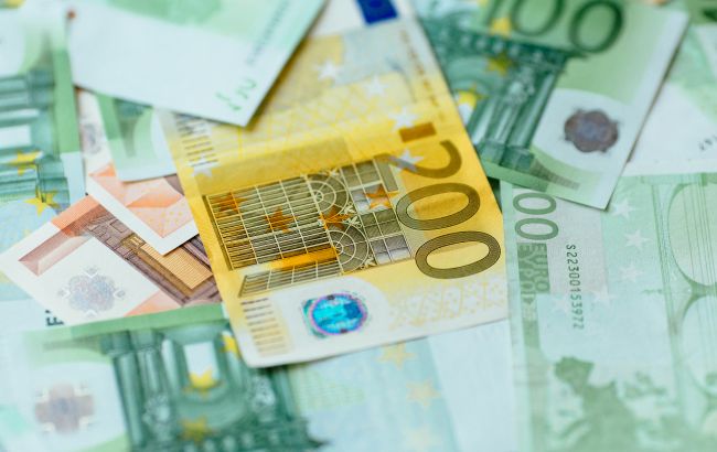 Курс евро упал ниже 32 гривен впервые за год