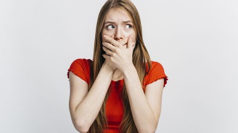 Непрятный запах изо рта указывает на болезнь: к какому врачу нужно бежать