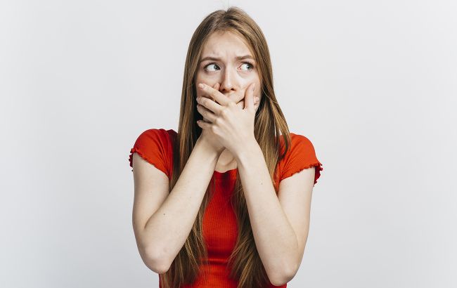 Непрятний запах з рота вказує на хворобу: до якого лікаря потрібно бігти