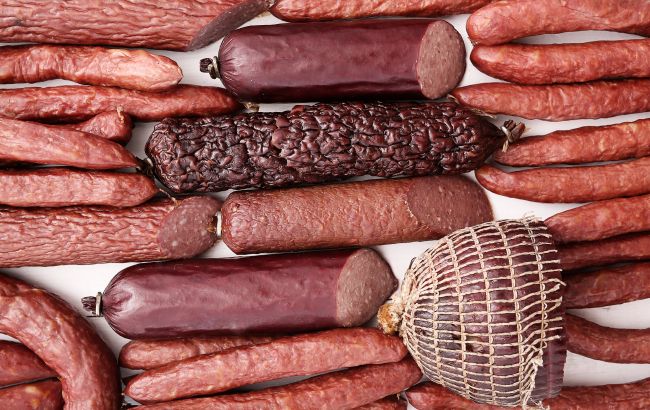 В українських супермаркетах продавали ковбасу зі склом: заманювали акційною ціною