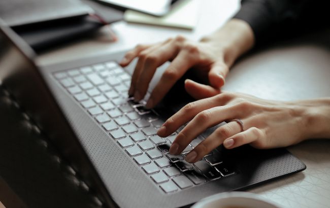 Як за кілька кліків перевірити продовження строку перебування в Україні: інструкція