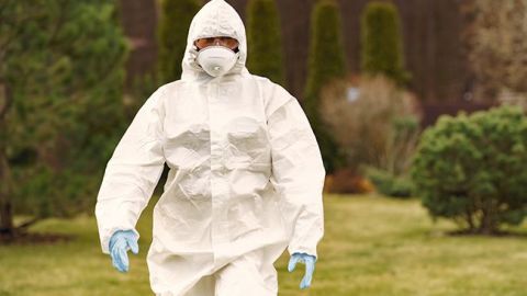 В Минздраве заявили о задержке с поставками костюмов для медиков