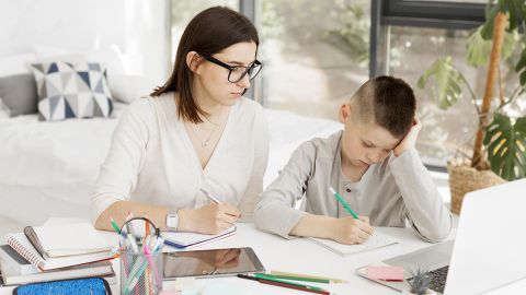 Снова в онлайн. Школы идут на каникулы или дистанционное обучение: ситуация в областях