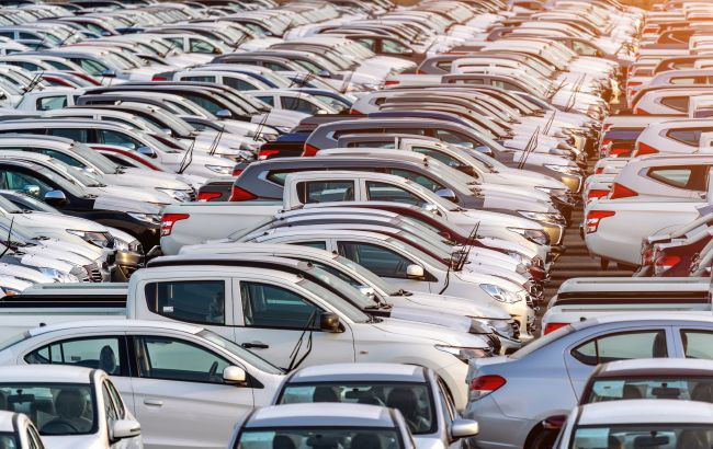 В Литве просят прокуратуру расследовать возможный ввоз в РФ люксовых авто в обход санкций