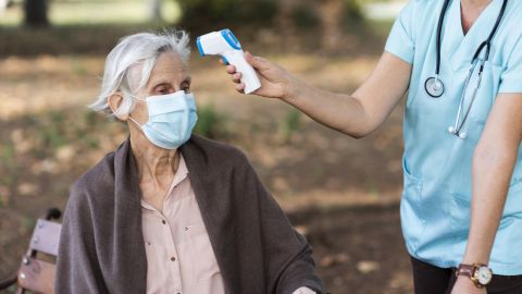 В Германии вакцинированные пенсионеры заболели британским штаммом COVID-19