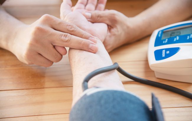 Лікар розповіла, чому насправді скаче тиск, і як з цим впоратися