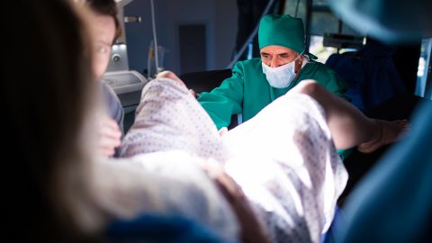 Киевские медики спасли роженицу и малыша: все произошло стремительно