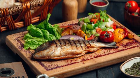 Лікарі назвали найкориснішу рибу: обов'язково додайте в раціон