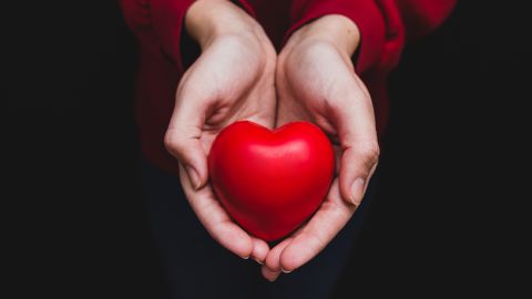 Які симптоми розкажуть про хворобу серця: важливі сигнали