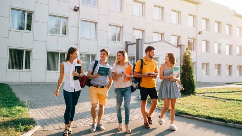 Абітурієнтам на замітку: які спеціальності найпопулярніші серед студентів закордоном