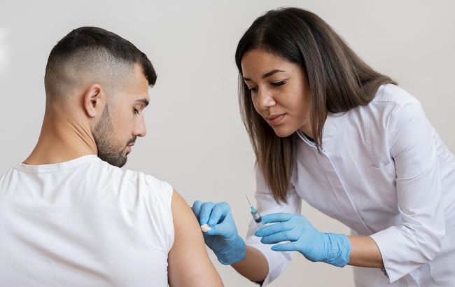 Вакцинация от COVID началась в 46 странах