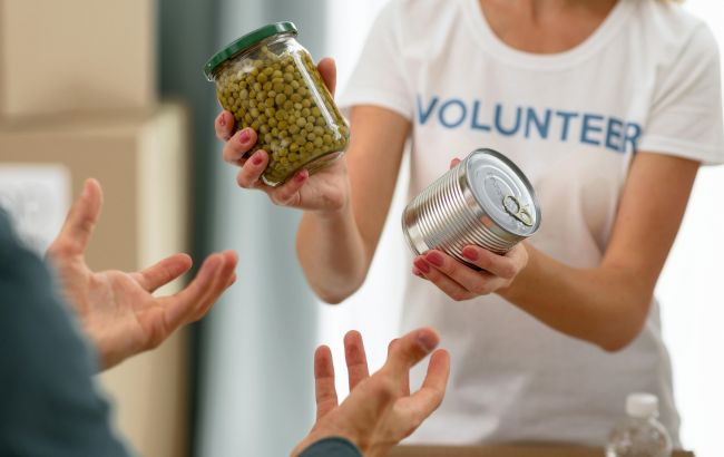 В Україні можуть зобов'язати організації, що залучають волонтерів, страхувати їх життя