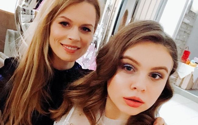 Леді в чорному: Ольга Фреймут підкорила стильним виходом зі старшою донькою в Лондоні