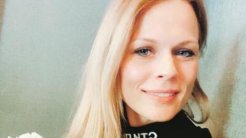 Сама чарівність: Ольга Фреймут вразила витонченою фігурою в облягаючих штанях