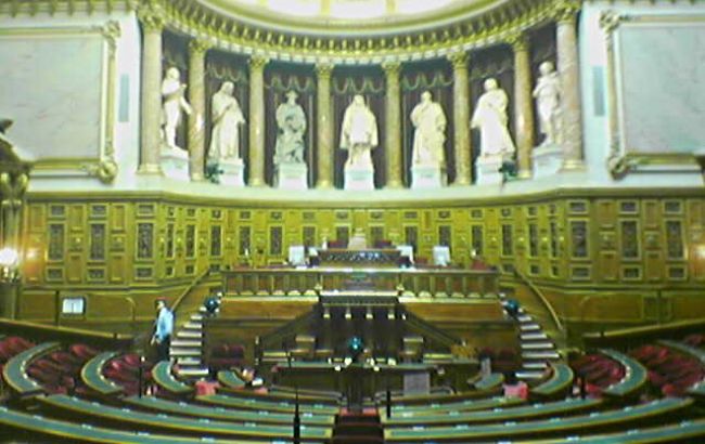У Франції проходять часткові вибори до верхньої палати парламенту