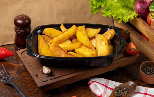 Шеф-повар рассказал, почему запеченный картофель не получается хрустящим: все очень просто