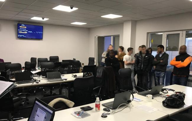 У Києві кіберполіція припинила діяльність фіктивної фінансової онлайн-біржі
