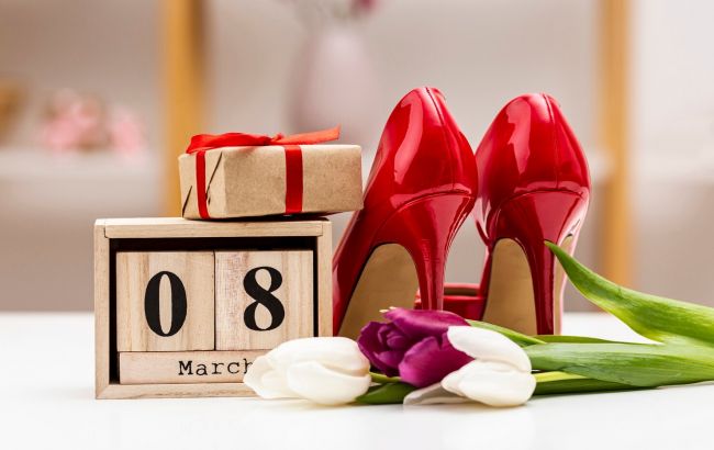 Красивые поздравления с 8 марта для мамы, подруги и коллеги своими словами: 50+ вариантов