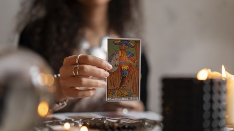 Таро-гороскоп на сентябрь: кому откроется новый путь, а кому следует подождать
