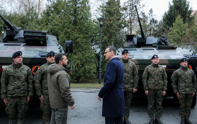 Ще один хижак на службі ЗСУ. Україна отримає польські БТР Rosomak: що про них відомо