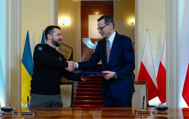 Зеленский и премьер Польши подписали протокол по поставкам оборонной техники для Украины